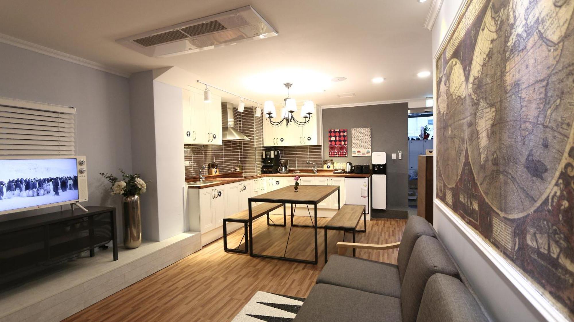 Blue Boat Hostel Myeongdong โซล ภายนอก รูปภาพ